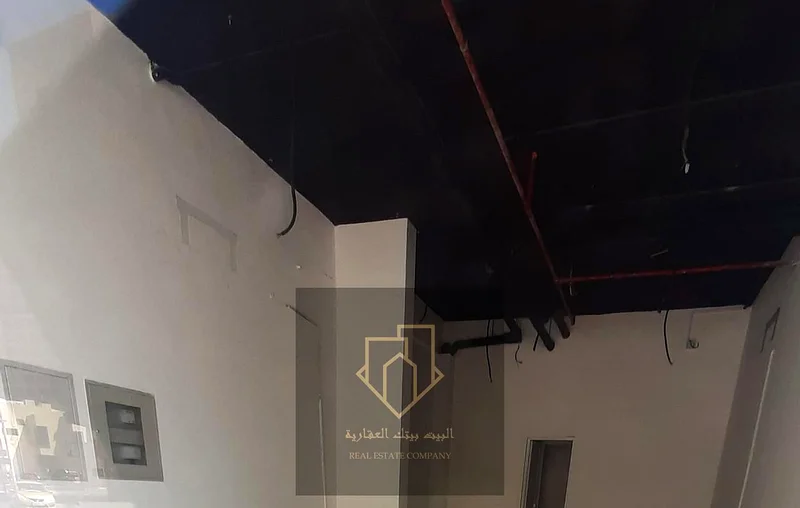 Spacious commercial shop with an internal bathroom for rent - strategic location - attractive price with flexible payments63220803341315113