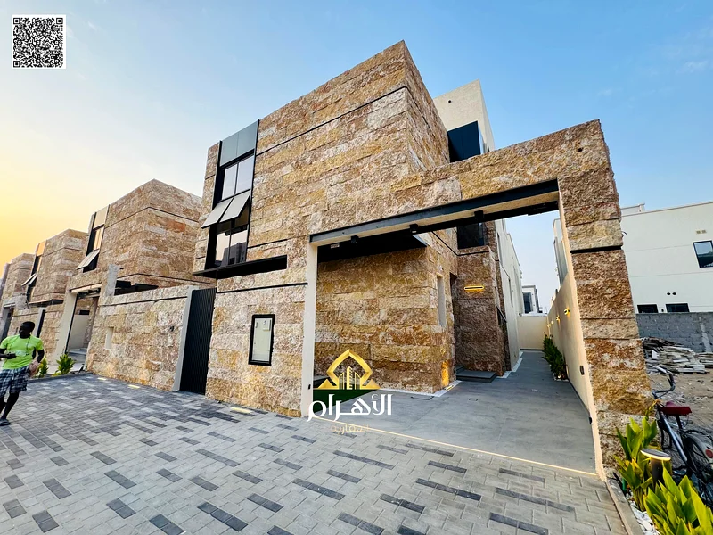 فيلا للبيع - طابقان وفناء كبير - بالقرب من طريق الشيخ محمد بن زايد - ملكية حرة لجميع الجنسيات مدى الحياة63882331700226111