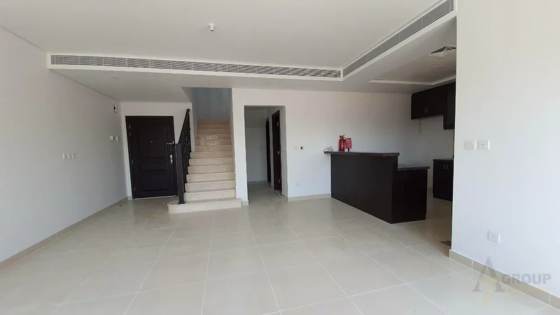 شراء الآن فيلا من طابقين بدون ساكنة بالقرب من حمام السباحة والمنتزه موقع ممتاز63915701678978113