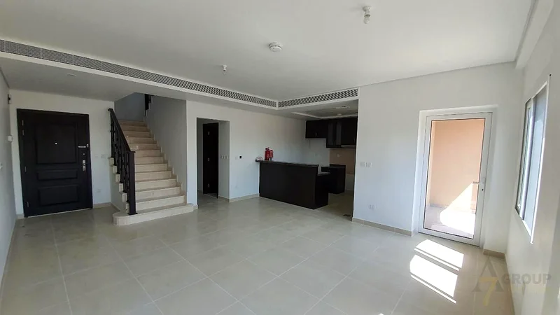 شراء الآن فيلا من طابقين بدون ساكنة بالقرب من حمام السباحة والمنتزه موقع ممتاز63915701678978112