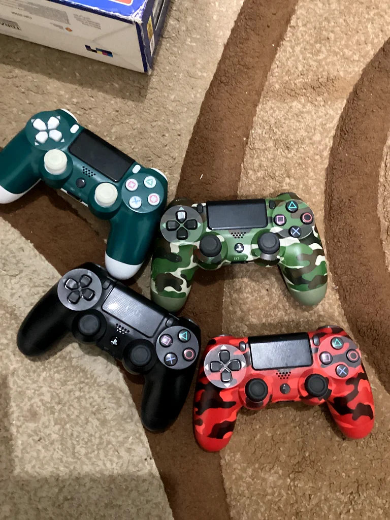 PS4 Bundle: 10 games63205366545795112