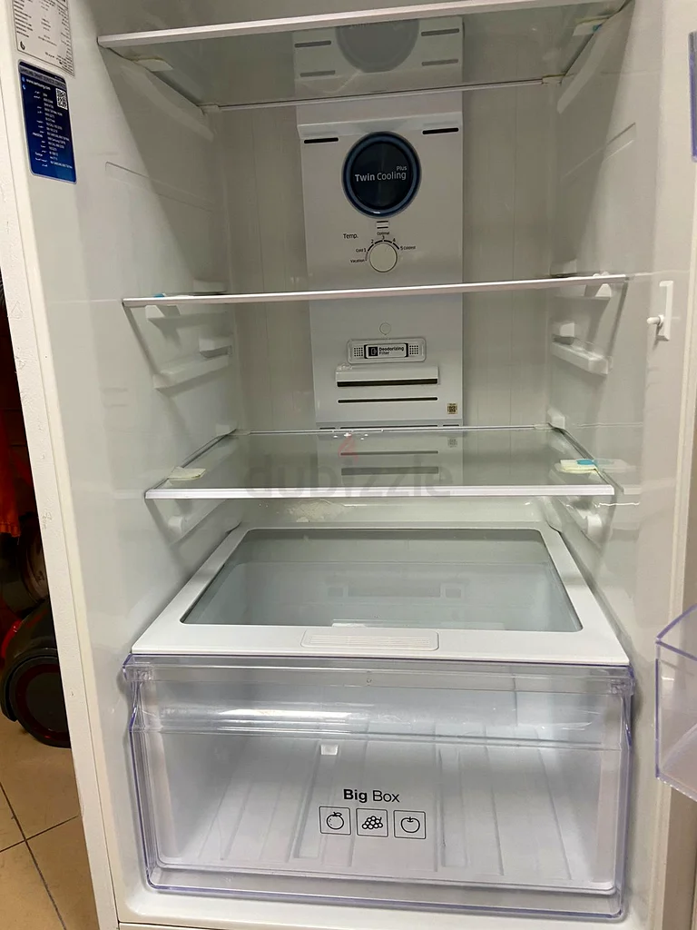 Sleek Samsung Refrigerator - Perfect Condition!63201170976385112