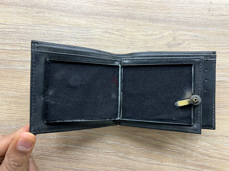 محفظة أنيقة سوداء بنار - مثالية لكل مناسبة!63197648281731112