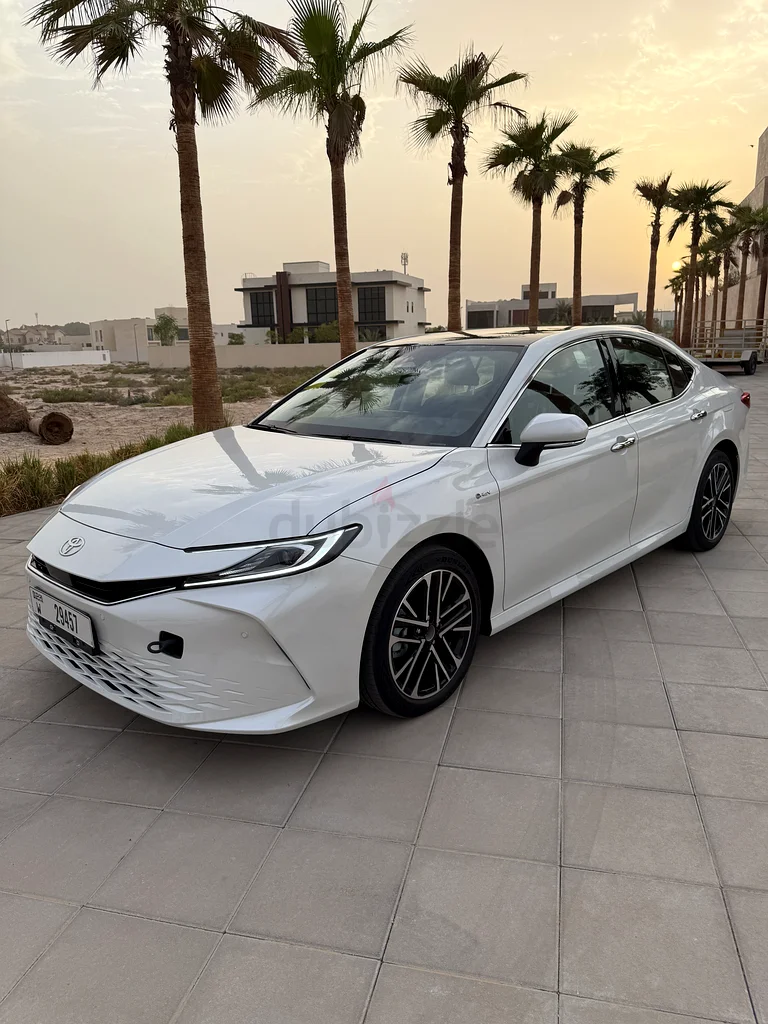 Toyota Camry 2.5 Hybrid63401309738371114