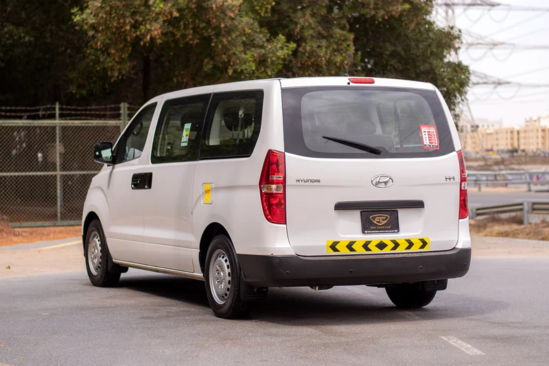 12-Seater Passenger Van | Automatic | GCC Specs | Ref#H1067863406914683011113