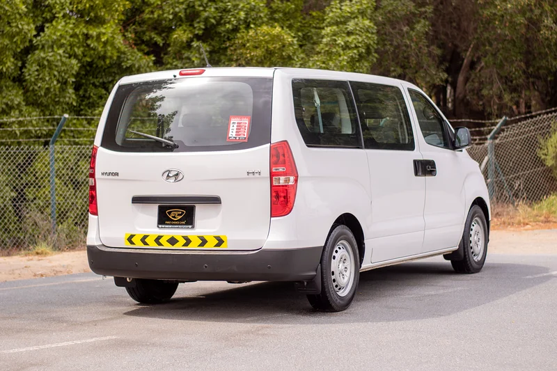 12-Seater Passenger Van | Automatic | GCC Specs | Ref#H1067863406914683011112