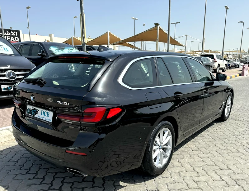 BMW 520i 2022 GCC HATCHBACK full option very good condition warranty 1 year from MP WARRANTY63228279250306114