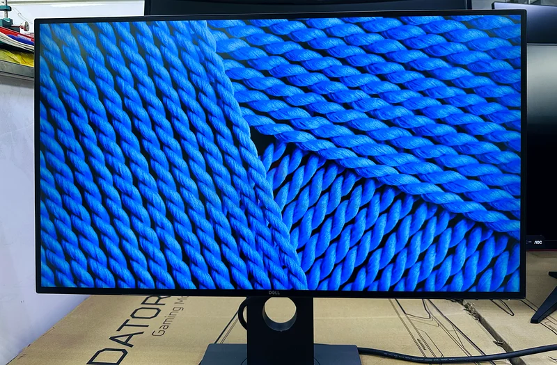Dell U2718Q UltraSharp 4k (3840 x 2160) 27 Inch | IPS | Anti-Glare | VESA Options, Company Stock.63196635146627114