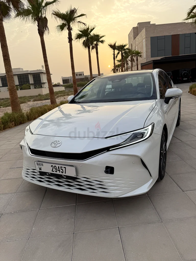 Toyota Camry 2.5 Hybrid63401309738371112