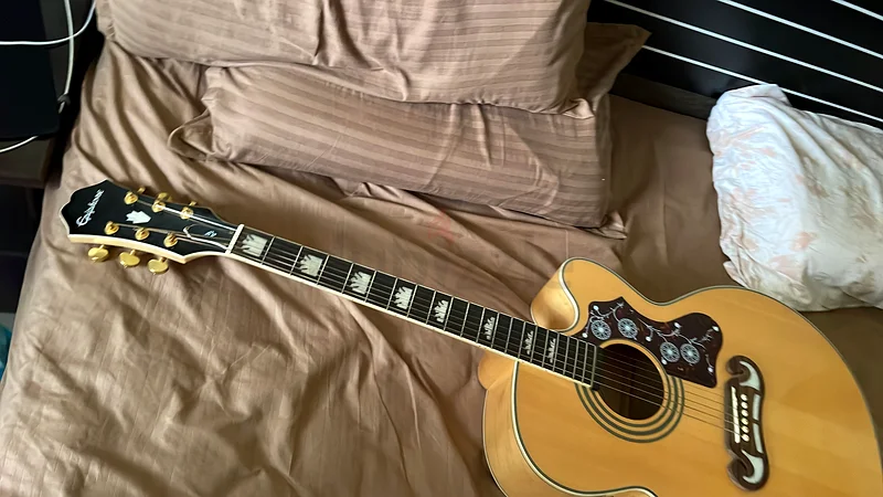 Epiphone EJ 200SCE With Hardcase63203188941955112