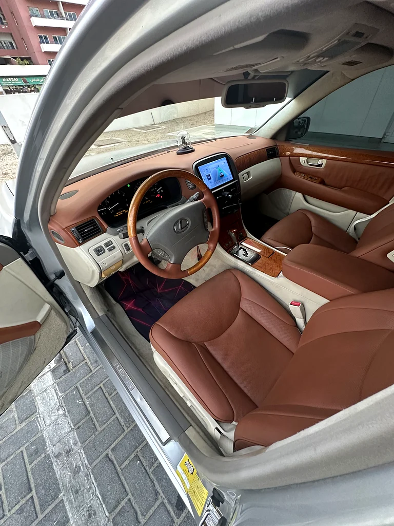 Lexus LS 430 (2005) – Classic full-size luxury with modern interior63226219710851112