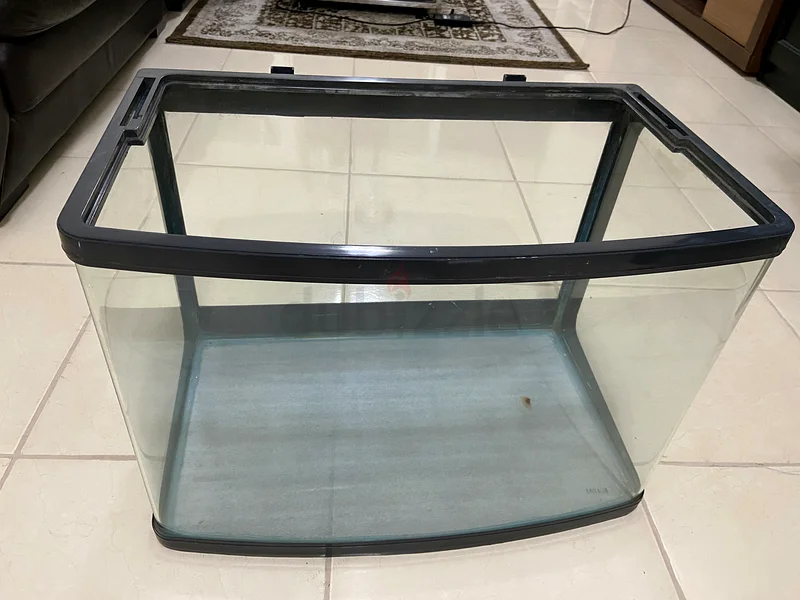 Moulded fish tank with lid and light63205893770371111