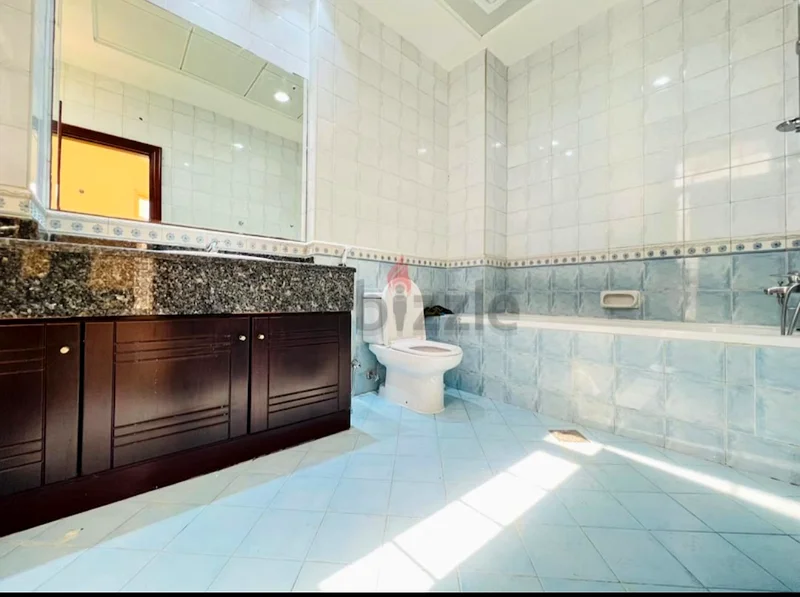مكاتب مسطحة من اليوم الأول، للاشغال الفردي فقط63218793793921112