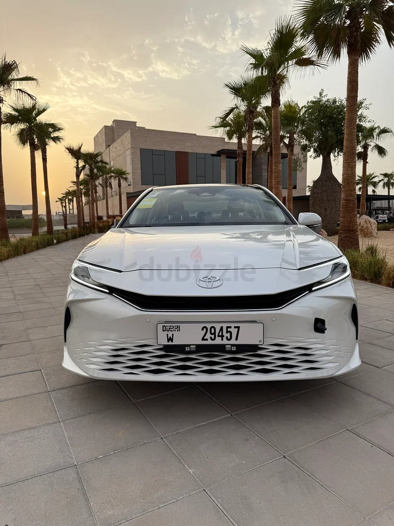 Toyota Camry 2.5 Hybrid63401309738371111