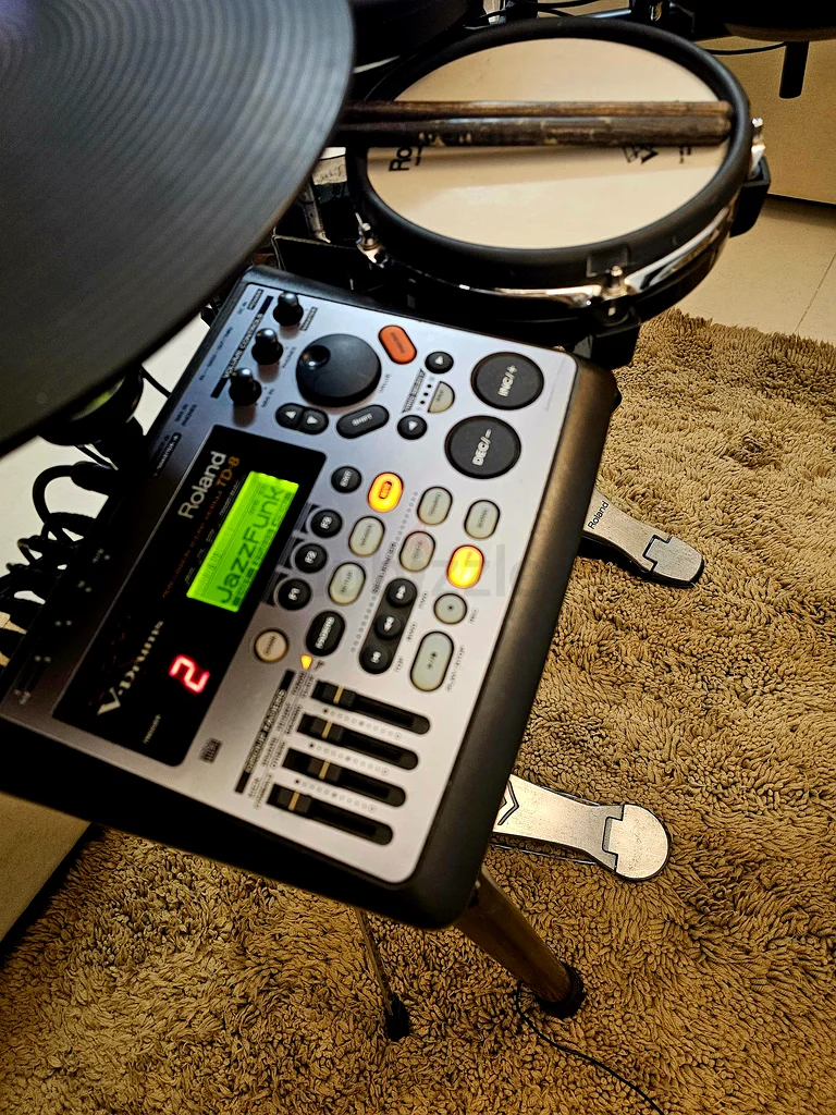 Roland TD-08 electric drums full kit with not stand and sticks63205893398657114