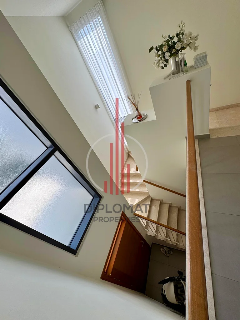 Exclusive Unit | Immaculate Layout | Ready64046334913539112