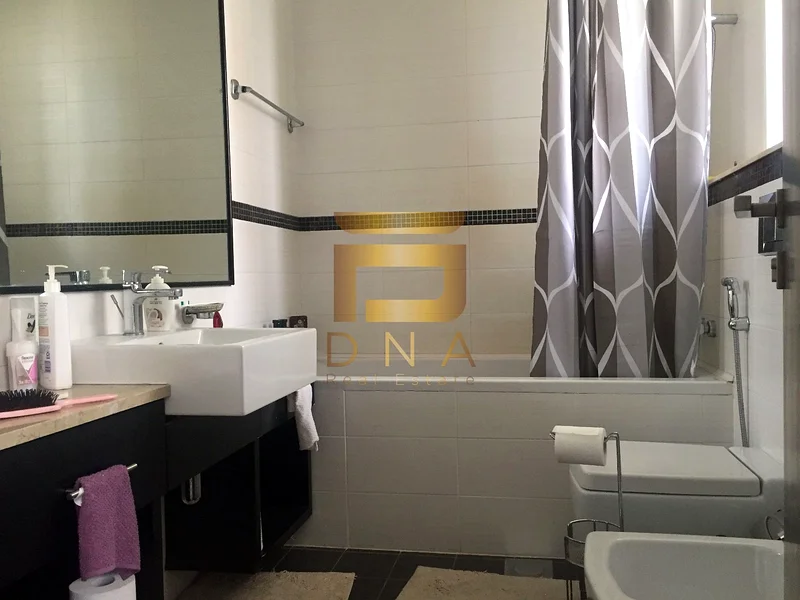 وحدة زاوية بمنظر مارينا وبحر بدون رسوم تبريد63773827986433113