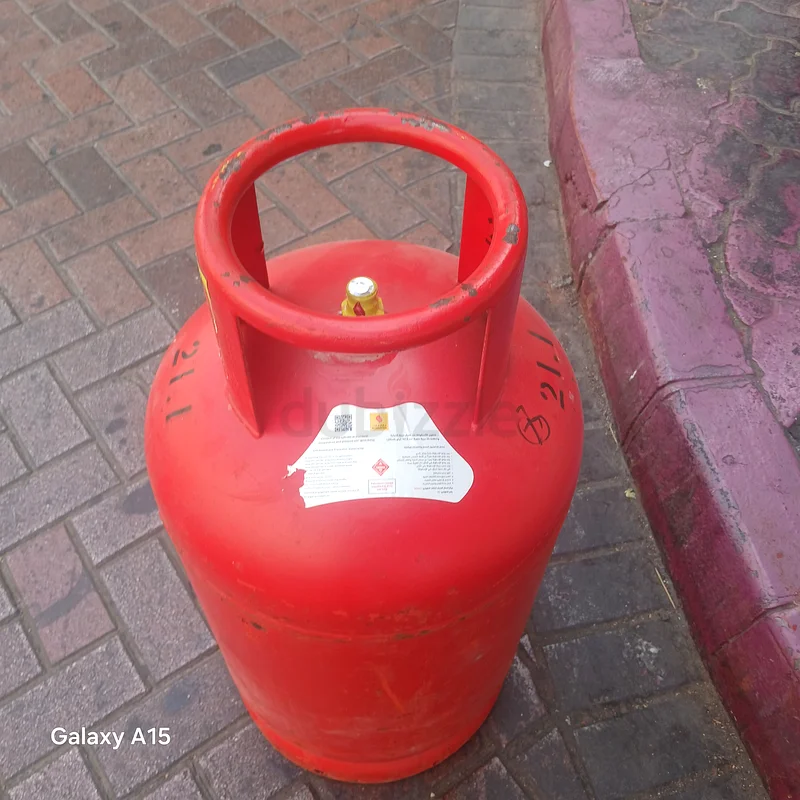 EMIRATES GAS CYLINDER COMPANY DUBAI  22kg MEDIUM SIZED FULL GAS CYLINDER NEW NOT USED FULL GAS63199138040706111