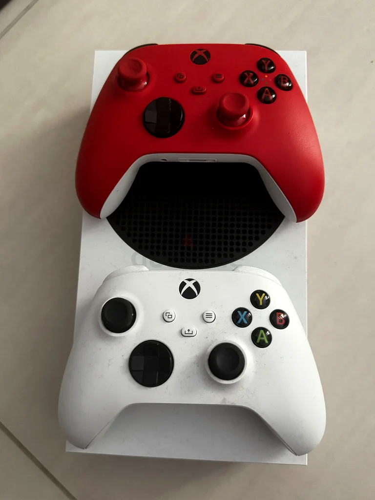 Microsoft Xbox Series S - Ultimate Gaming Experience with extra controller!63206395087746111