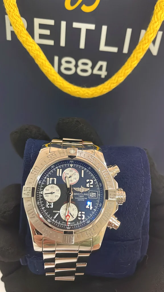 A new Breitling watch with all accessories and the original invoice, which is currently considered rare.63202200431106114