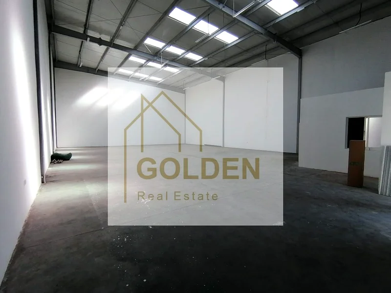 Looking for a flat warehouse ideal for storage or display in the prime location of Ajman Industrial 1?63221327829763111
