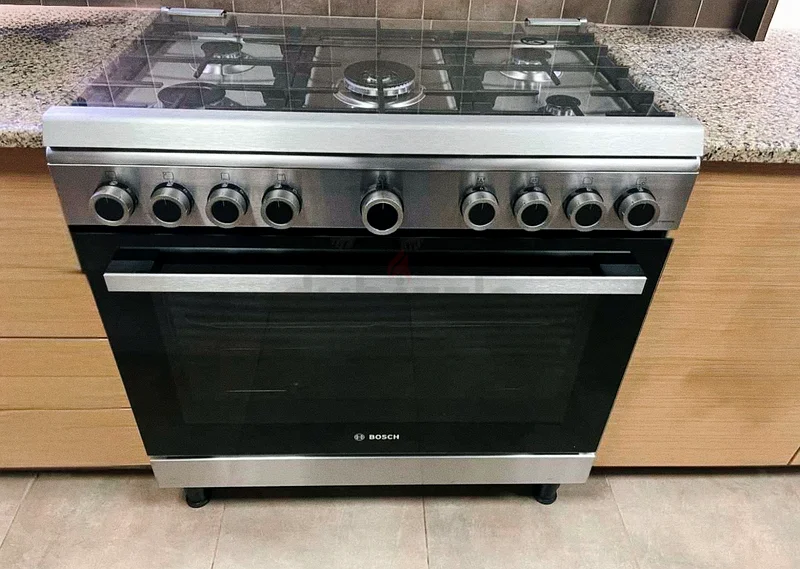 Bosch Premium Model 5 Burner Full Gas Cooker 90 by 60 cm Oven with fan63197646762755112