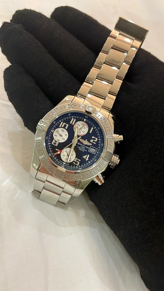 A new Breitling watch with all accessories and the original invoice, which is currently considered rare.63202200431106112