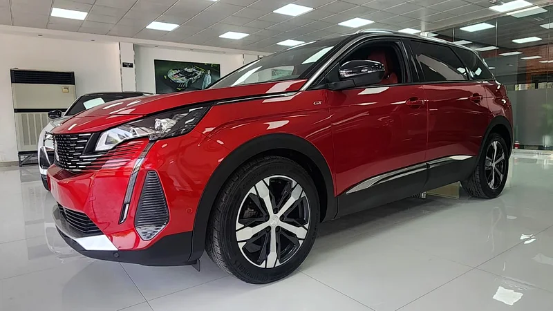 Peugeot 5008 GT - Full Option | UNDER Warranty | AED1,627/month | Zero Down payment63221303210497114
