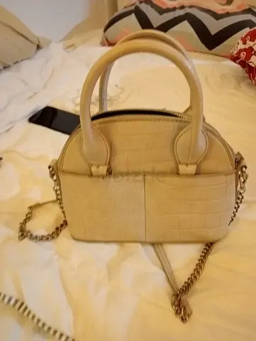 Zara woman handbag 35 dhs