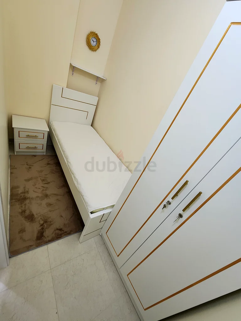 مكاتب مسطحة من اليوم الأول، للاشغال الفردي فقط63218793793921114