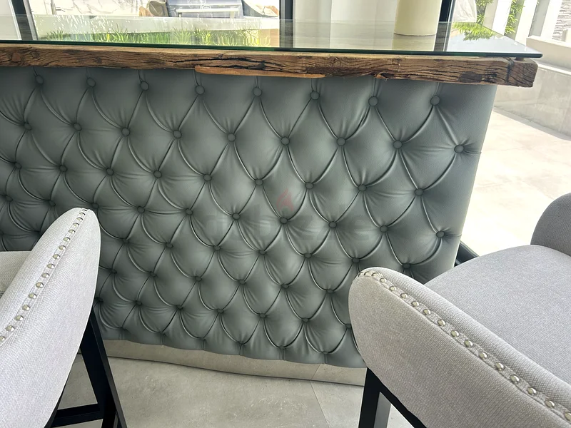 Bar counter63209352961923114