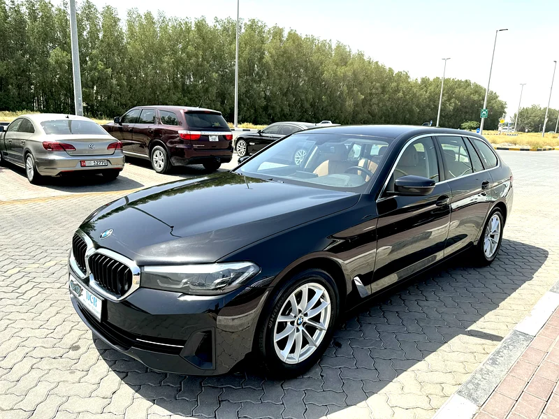 BMW 520i 2022 GCC HATCHBACK full option very good condition warranty 1 year from MP WARRANTY63228279250306111