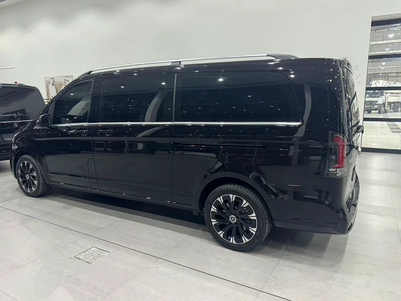 Mercedes V 300 GCC first owner no accident under warranty and service contract63399921149697113