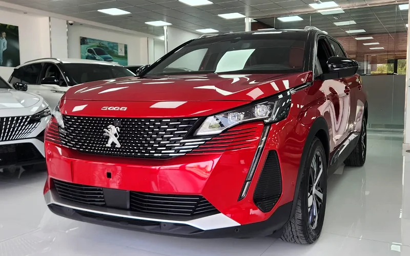 Peugeot 5008 GT - Full Option | UNDER Warranty | AED1,627/month | Zero Down payment63221303210497112