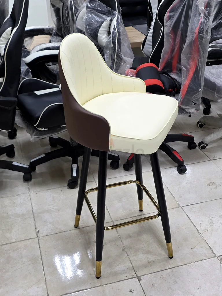 Chic Set of 3 Stylish Bar Stools - Perfect for Your Home Bar!63209353336193111