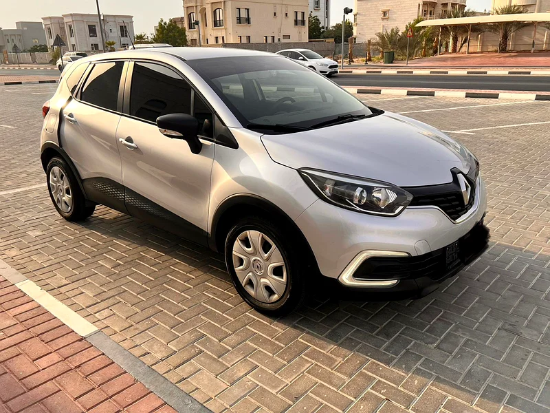 رينو صبغ وتشييكات الوكالة بحالة الوكالة مفتاحين الوكالة
Renault with agency paint and checks, in sho63222312238594112