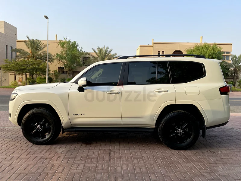 GCC Land Cruiser Black Edition 2023 / Warranty 2028 / Service Package 202763421144925058112