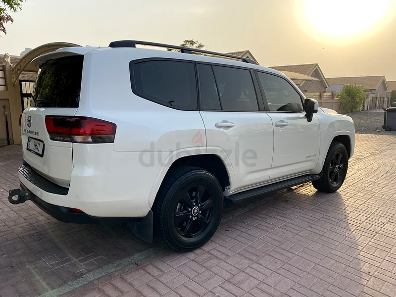 GCC Land Cruiser Black Edition 2023 / Warranty 2028 / Service Package 202763421144925058114