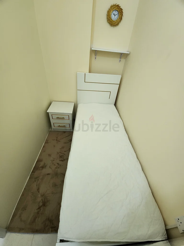 مكاتب مسطحة من اليوم الأول، للاشغال الفردي فقط63218793793921111