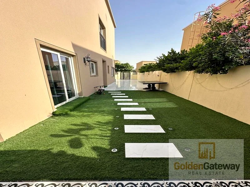 Single Row | Direct on Park | Open house63233608938626111