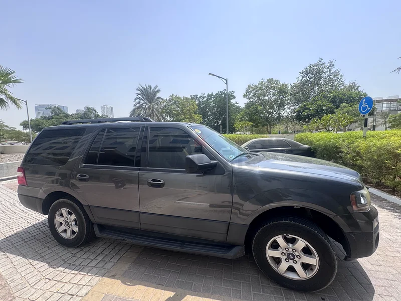 Ford Expedition in good condition, regularly serviced exclusively at Premier Motors.63226745128706112