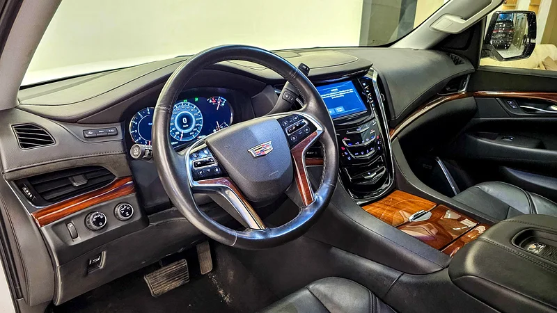CADILLAC - ESCALADE - L PLATINUM VIP - V 8 - 2016 MODEL - AMERICAN SPECS - WHITE - 58,000KM63398489127682111