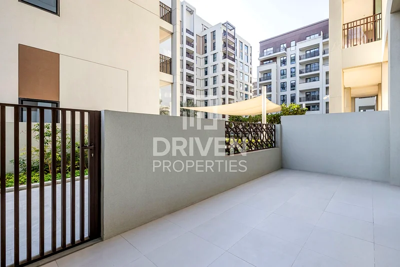 Community View | Unique Layout | Modern Unit64024729534977111