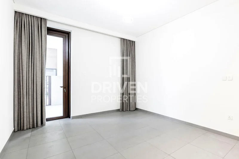 Community View | Unique Layout | Modern Unit64024729534977114