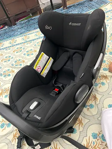 Safety First: Comfortable Infant Car Seat for Your Little One!