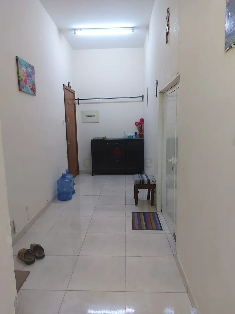 غرفة مفروشة بالكامل متاحة للأزواج الآسيويين أو للعزاب التنفيذيين63219326053378113