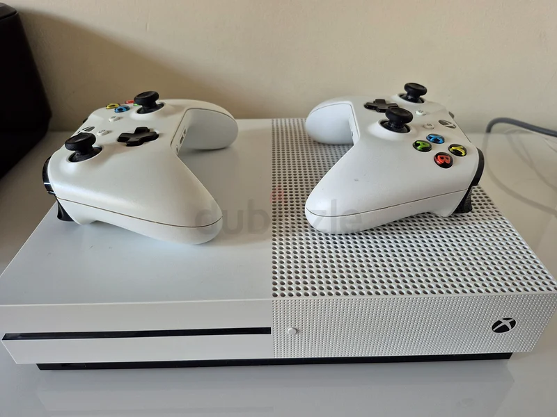 Xbox One S with 2 Controllers, 1TB63204867946113111