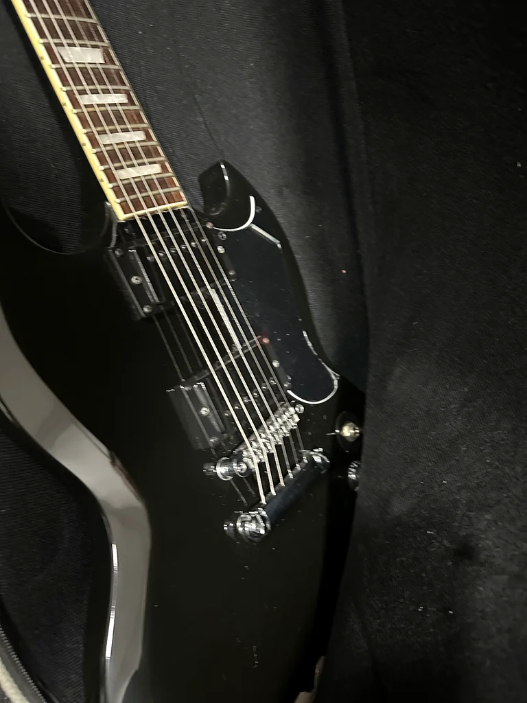 Used electric guitar63209349060481111
