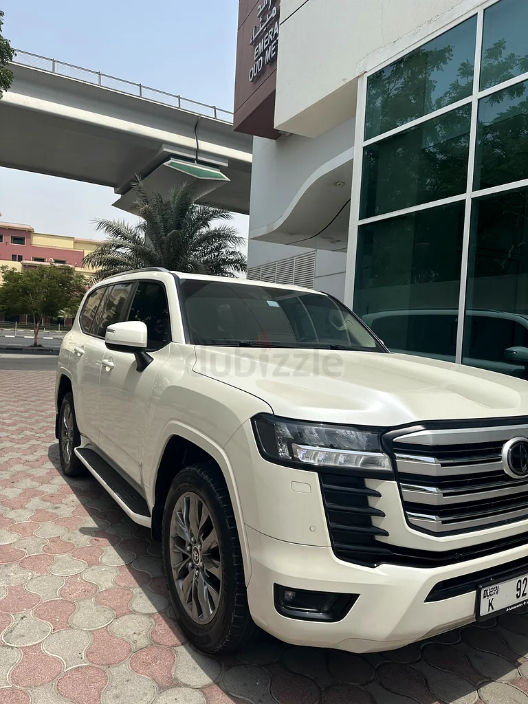 للبيع تويوتا لاند كروزر GXR في حالة جيدة جدًا63401303060482111