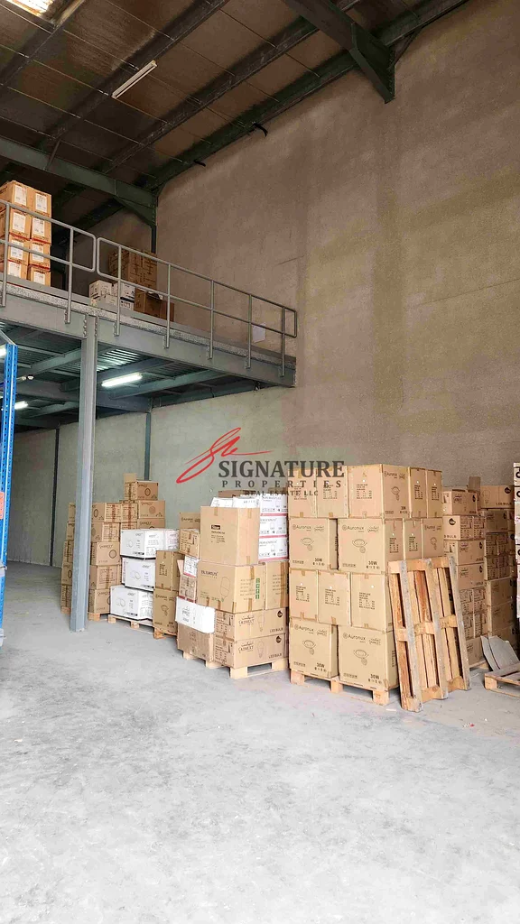 7000 SQRFT MAIN ROAD FACING WAREHOUSE AVAILABLE FOR RENT IN JURF INDUSTRAIL AREA 363221328093313112